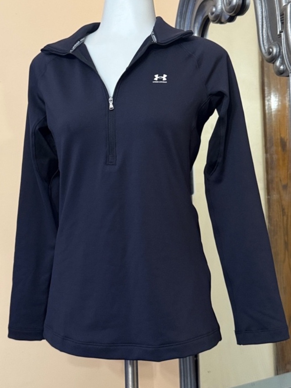 Under Armour XS Women's Black Quarter-Zip Pullover Hoodie